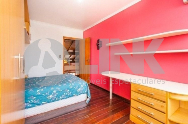 Imagem Casa com 4 Quartos à Venda, 259 m² em Jardim Itu - Porto Alegre Imagem Casa com 4 Quartos à Venda, 259 m² em Jardim Itu - Porto Alegre