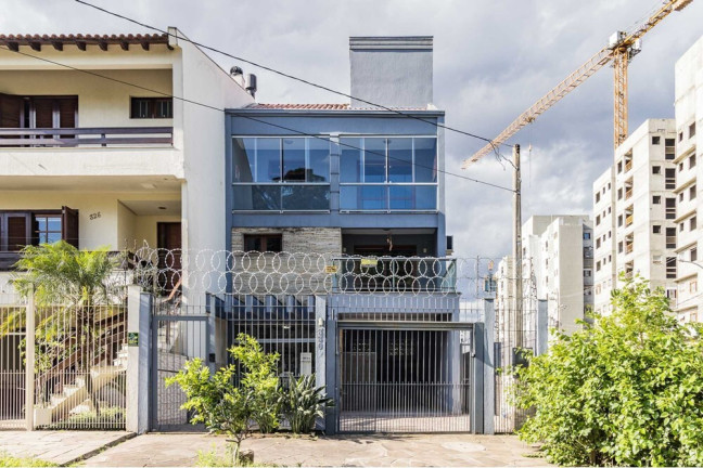 Casa com 4 Quartos à Venda, 275 m² em Jardim Itu - Porto Alegre