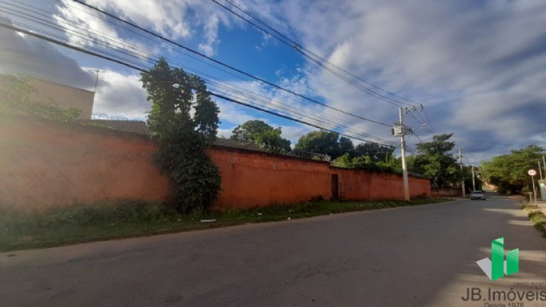 Imagem Casa com 4 Quartos à Venda, 202 m² em Santo Inácio - Montes Claros