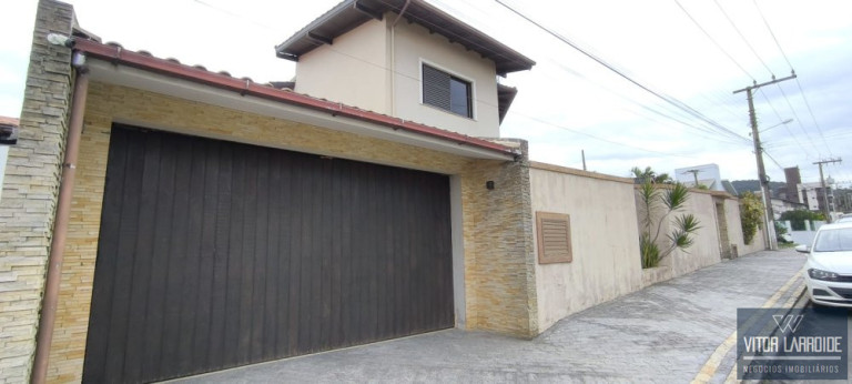 Imagem Casa com 4 Quartos à Venda, 300 m² em Village - Imbituba Imagem Casa com 4 Quartos à Venda, 300 m² em Village - Imbituba