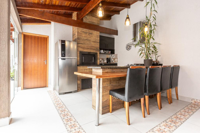 Imagem Sobrado com 4 Quartos à Venda, 206 m² em Santo Inácio - Curitiba Imagem Sobrado com 4 Quartos à Venda, 206 m² em Santo Inácio - Curitiba