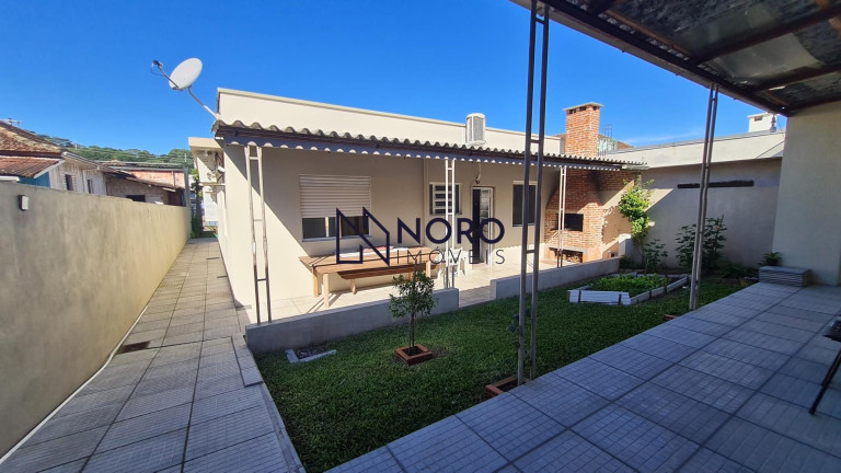 Imagem Casa com 4 Quartos à Venda, 236 m² em Nossa Senhora Do Perpétuo Socorro - Santa Maria Imagem Casa com 4 Quartos à Venda, 236 m² em Nossa Senhora Do Perpétuo Socorro - Santa Maria