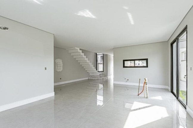 Imagem Sobrado com 1 Quarto à Venda, 170 m² em Santa Cândida - Curitiba