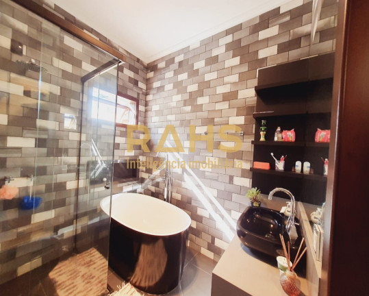 Imagem Casa com 4 Quartos à Venda, 420 m² em Anita Garibaldi - Joinville Imagem Casa com 4 Quartos à Venda, 420 m² em Anita Garibaldi - Joinville