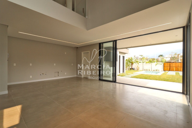Imagem Casa com 3 Quartos à Venda, 237 m² em Lagoa Da Conceição - Florianópolis