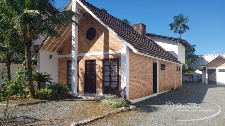 Imagem Casa com 6 Quartos à Venda, 166 m² em Atiradores - Joinville
