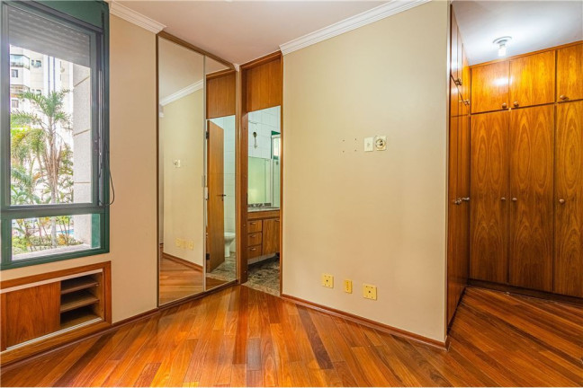 Imagem Imóvel com 4 Quartos à Venda, em Moema - São Paulo Imagem Imóvel com 4 Quartos à Venda, em Moema - São Paulo