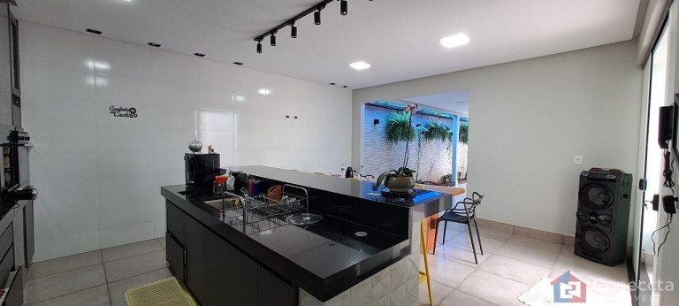 Imagem Casa com 3 Quartos à Venda, 253 m² em Residencial Barreiro - Patos De Minas
