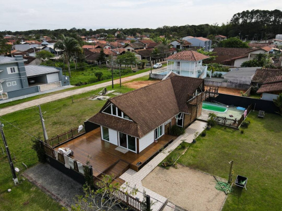Casa à Venda,  em Joinville