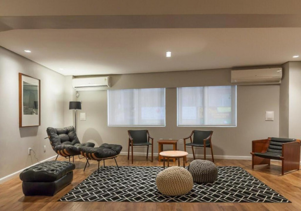Imagem Imóvel com 1 Quarto à Venda, 18 m² em Centro Histórico - Porto Alegre Imagem Imóvel com 1 Quarto à Venda, 18 m² em Centro Histórico - Porto Alegre