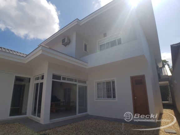 Imagem Casa com 3 Quartos à Venda, 314 m² em Floresta - Joinville