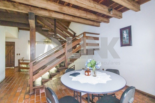 Imagem Casa com 3 Quartos à Venda, 218 m² em Ipanema - Porto Alegre