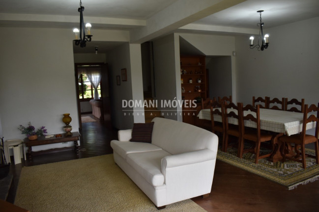 Imagem Casa com 4 Quartos à Venda, 248 m² em Região Do Alto Do Capivari - Campos Do Jordão Imagem Casa com 4 Quartos à Venda, 248 m² em Região Do Alto Do Capivari - Campos Do Jordão