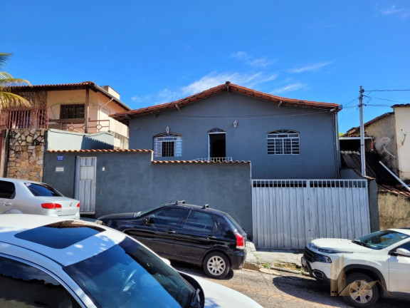 Casa com 3 Quartos à Venda, 360 m² em São João Batista (venda Nova) - Belo Horizonte