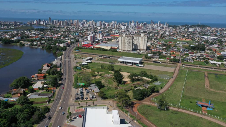 Imagem Terreno à Venda, 10.645 m² em Beira Mar - Torres Imagem Terreno à Venda, 10.645 m² em Beira Mar - Torres