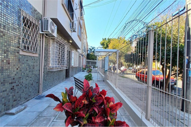 Imagem Imóvel com 2 Quartos à Venda,  em Menino Deus - Porto Alegre