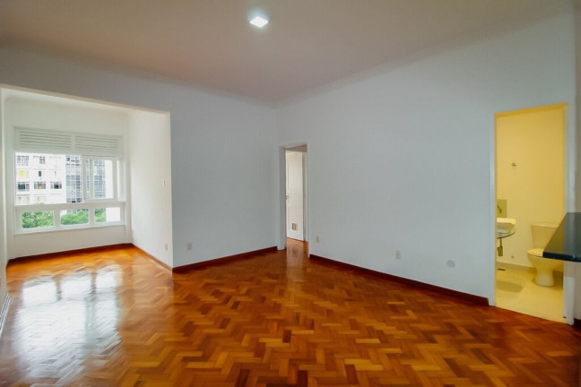 Imagem Imóvel com 3 Quartos à Venda, 108 m² em Copacabana - Rio De Janeiro Imagem Imóvel com 3 Quartos à Venda, 108 m² em Copacabana - Rio De Janeiro