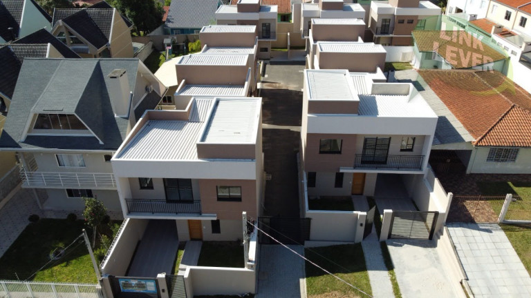 Sobrado com 3 Quartos à Venda, 100 m² em Santa Cândida - Curitiba