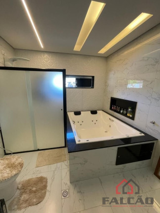 Imagem Sobrado com 5 Quartos à Venda, 520 m² em Balneário Flórida - Praia Grande Imagem Sobrado com 5 Quartos à Venda, 520 m² em Balneário Flórida - Praia Grande