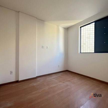 Imagem Apartamento com 3 Quartos à Venda, 135 m²