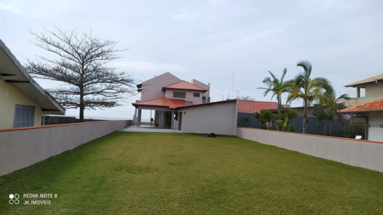 Imagem Sobrado com 3 Quartos para Temporada, 220 m² em Barra Do Saí - Itapoá Imagem Sobrado com 3 Quartos para Temporada, 220 m² em Barra Do Saí - Itapoá
