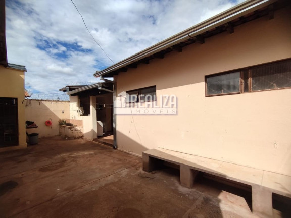 Imagem Casa com 3 Quartos à Venda, 300 m² em Conjunto Guanabara - Uberaba Imagem Casa com 3 Quartos à Venda, 300 m² em Conjunto Guanabara - Uberaba