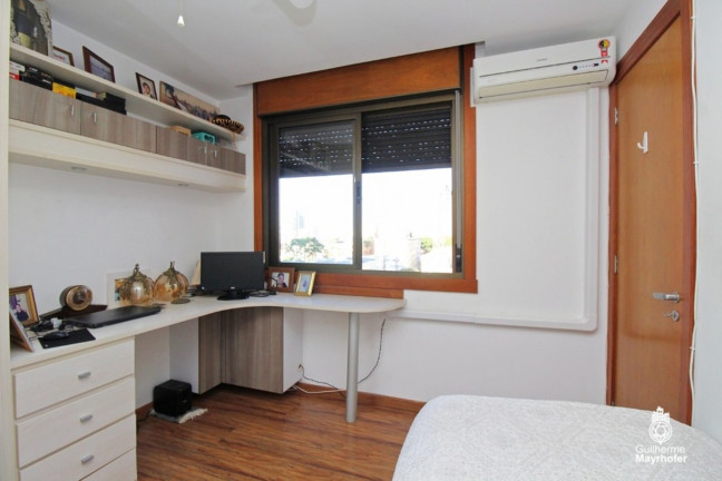 Imagem Imóvel com 3 Quartos à Venda, 104 m² em Menino Deus - Porto Alegre Imagem Imóvel com 3 Quartos à Venda, 104 m² em Menino Deus - Porto Alegre