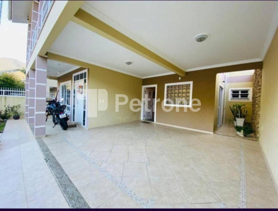 Imagem Casa com 3 Quartos à Venda, 340 m² em Calheiros - Governador Celso Ramos