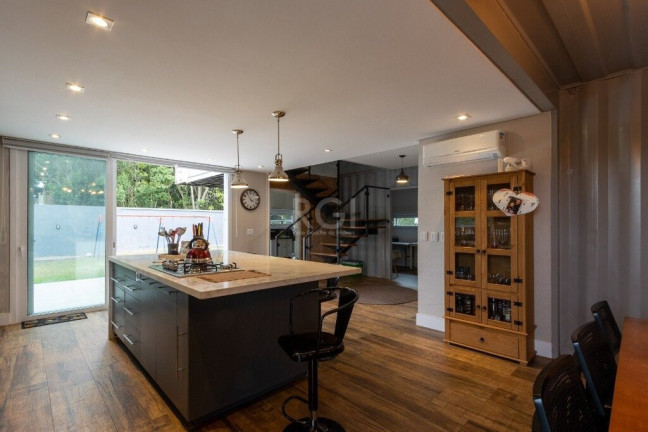 Imagem Casa com 3 Quartos à Venda, 333 m² em Teresópolis - Porto Alegre