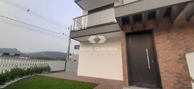 Casa com 3 Quartos à Venda, 138 m² em Forquilhas - São José