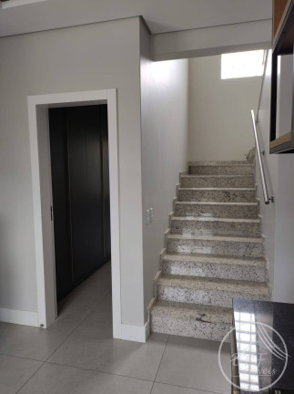 Imagem Casa com 3 Quartos à Venda, 327 m² em Estreito - Florianópolis Imagem Casa com 3 Quartos à Venda, 327 m² em Estreito - Florianópolis