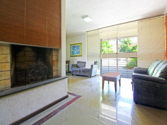Imagem Casa com 3 Quartos à Venda, 260 m² em Menino Deus - Porto Alegre Imagem Casa com 3 Quartos à Venda, 260 m² em Menino Deus - Porto Alegre