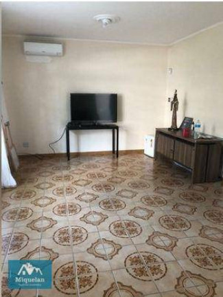 Imagem Casa com 4 Quartos à Venda, 250 m² em Jardim Das Laranjeiras - São Paulo Imagem Casa com 4 Quartos à Venda, 250 m² em Jardim Das Laranjeiras - São Paulo
