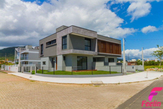 Imagem Casa com 3 Quartos à Venda, 140 m² em Ribeirão Da Ilha - Florianópolis Imagem Casa com 3 Quartos à Venda, 140 m² em Ribeirão Da Ilha - Florianópolis
