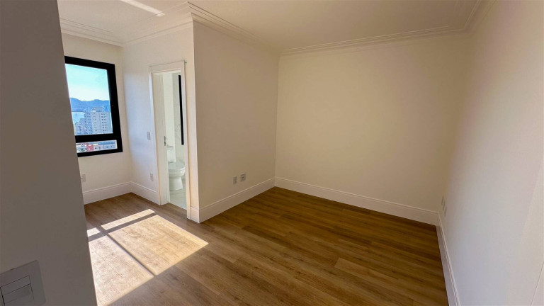 Imagem Apartamento com 4 Quartos à Venda, 180 m² em Meia Praia - Itapema Imagem Apartamento com 4 Quartos à Venda, 180 m² em Meia Praia - Itapema