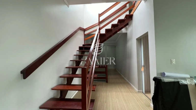 Imagem Sobrado com 5 Quartos à Venda, 270 m² em Bom Retiro - Joinville Imagem Sobrado com 5 Quartos à Venda, 270 m² em Bom Retiro - Joinville