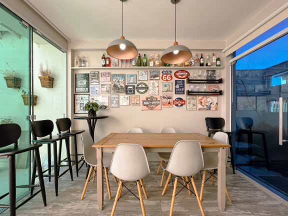 Imagem Casa com 4 Quartos à Venda, 290 m² em Estreito - Florianópolis