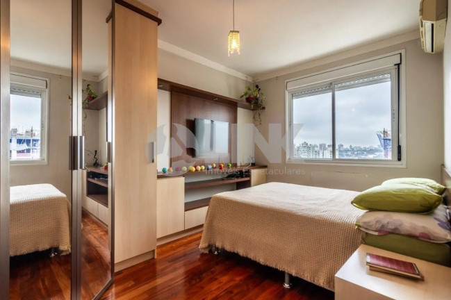 Imagem Apartamento com 2 Quartos à Venda, 70 m² em Passo Da Areia - Porto Alegre