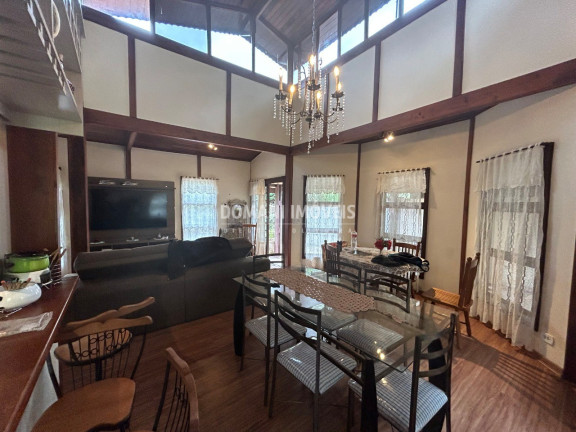 Imagem Casa com 3 Quartos à Venda, 117 m² em Região Do Alto Do Capivari - Campos Do Jordão