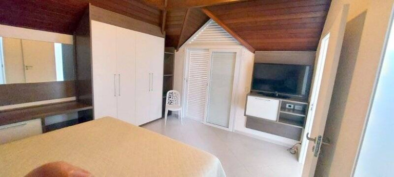 Imagem Casa com 4 Quartos à Venda, 230 m² em Peruíbe
