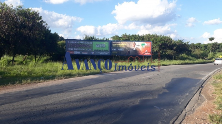 Terreno à Venda, 4.270 m² em área Industrial - Várzea Paulista
