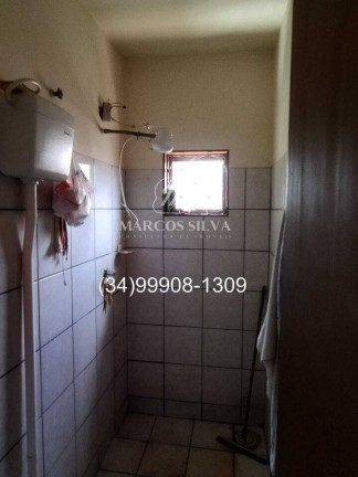 Imagem Casa com 3 Quartos à Venda, 250 m² em Santa Mônica - Uberlândia