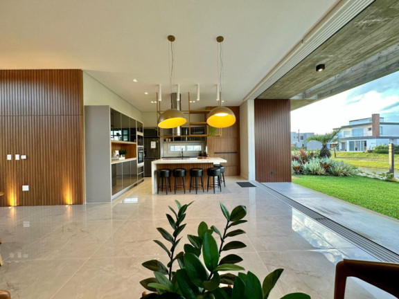 Imagem Casa com 5 Quartos à Venda, em -- - Capao Da Canoa Imagem Casa com 5 Quartos à Venda, em -- - Capao Da Canoa