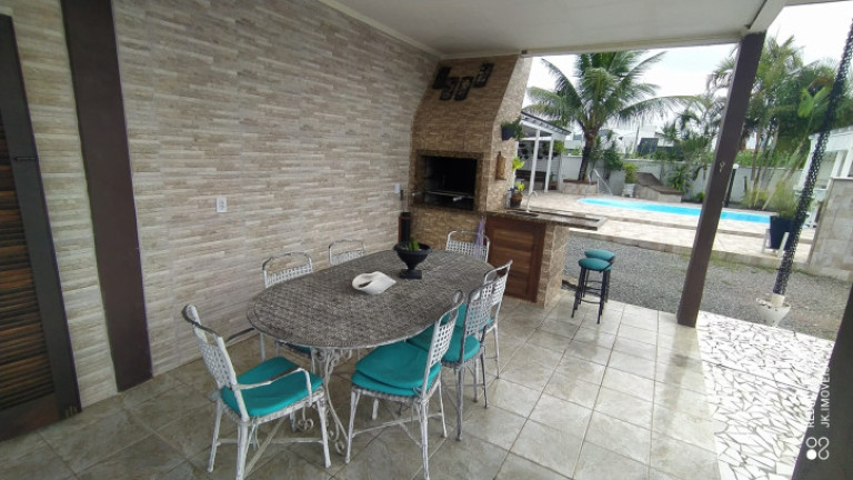 Imagem Sobrado com 5 Quartos à Venda, 238 m² em Balneário Mariluz - Itapoá Imagem Sobrado com 5 Quartos à Venda, 238 m² em Balneário Mariluz - Itapoá