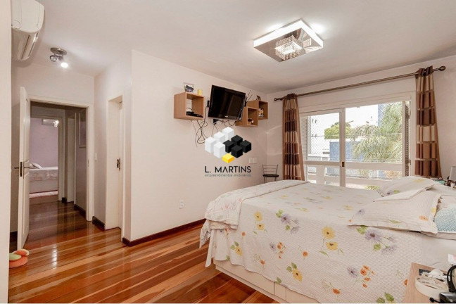 Imagem Casa com 4 Quartos à Venda, 233 m² em Jardim Itu - Porto Alegre Imagem Casa com 4 Quartos à Venda, 233 m² em Jardim Itu - Porto Alegre