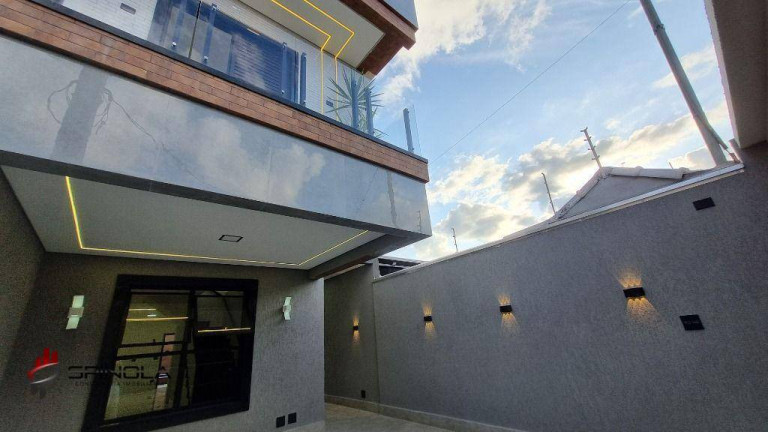 Imagem Sobrado com 3 Quartos à Venda, 180 m² em Maracanã - Praia Grande Imagem Sobrado com 3 Quartos à Venda, 180 m² em Maracanã - Praia Grande