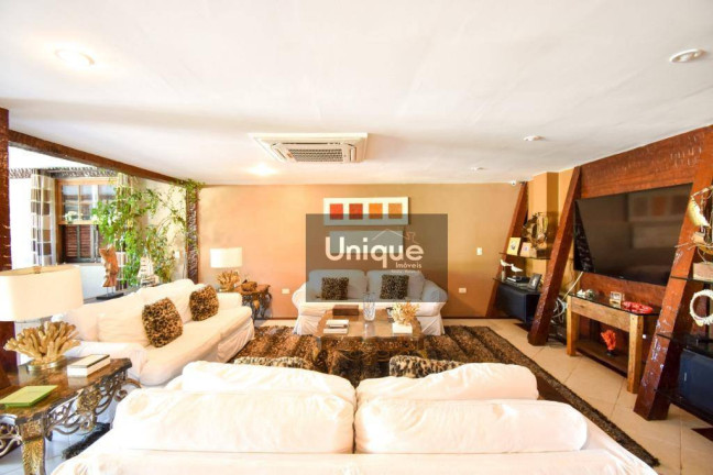Imagem Casa com 11 Quartos à Venda, 1.500 m² em Ferradura - Armação Dos Búzios Imagem Casa com 11 Quartos à Venda, 1.500 m² em Ferradura - Armação Dos Búzios