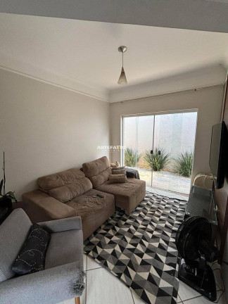Imagem Casa com 3 Quartos à Venda, 180 m²