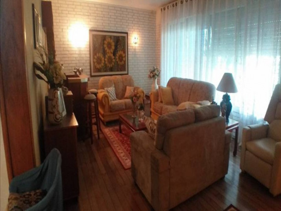 Imagem Casa com 3 Quartos à Venda, 218 m² em Chácara Das Pedras - Porto Alegre Imagem Casa com 3 Quartos à Venda, 218 m² em Chácara Das Pedras - Porto Alegre