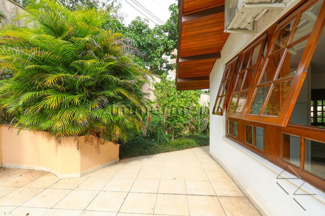 Imagem Casa com 2 Quartos à Venda, 460 m² em Alto De Pinheiros - São Paulo